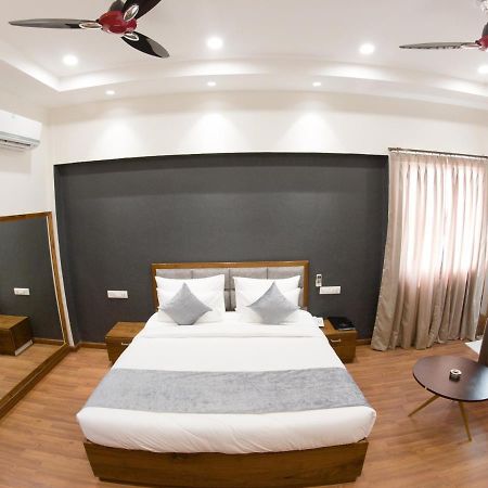 Rohtak Hotel Vishal Imperial מראה חיצוני תמונה