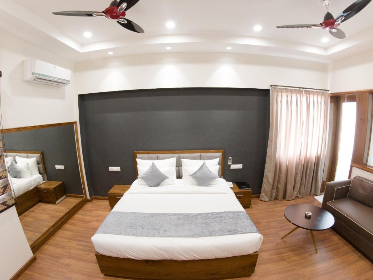 Rohtak Hotel Vishal Imperial מראה חיצוני תמונה