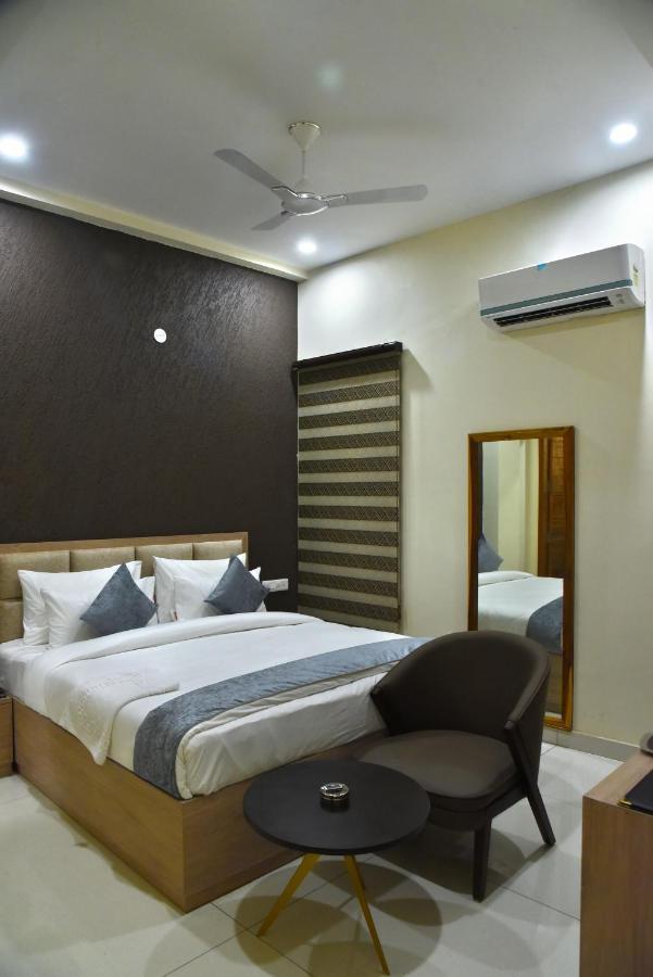 Rohtak Hotel Vishal Imperial מראה חיצוני תמונה