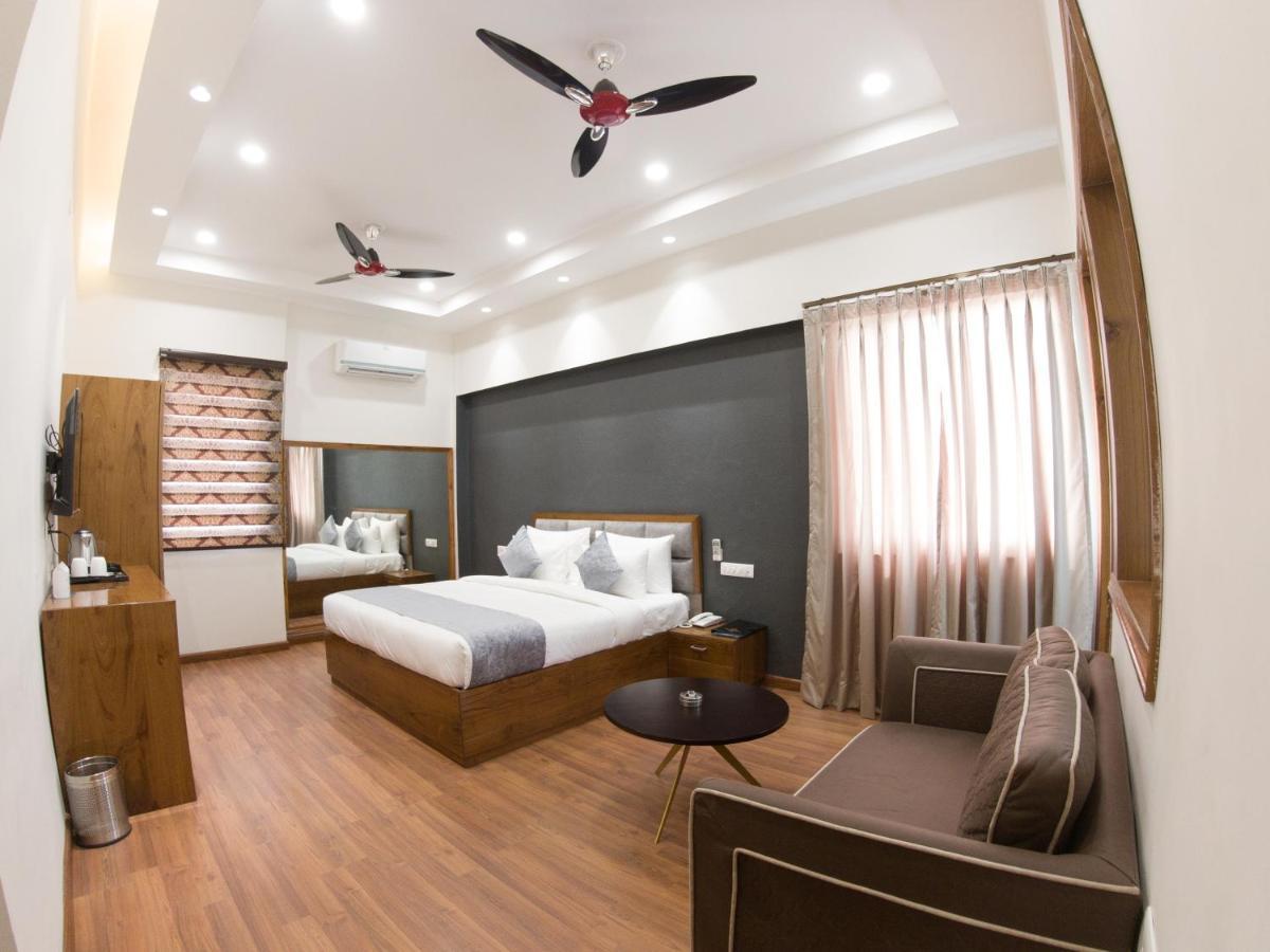 Rohtak Hotel Vishal Imperial מראה חיצוני תמונה