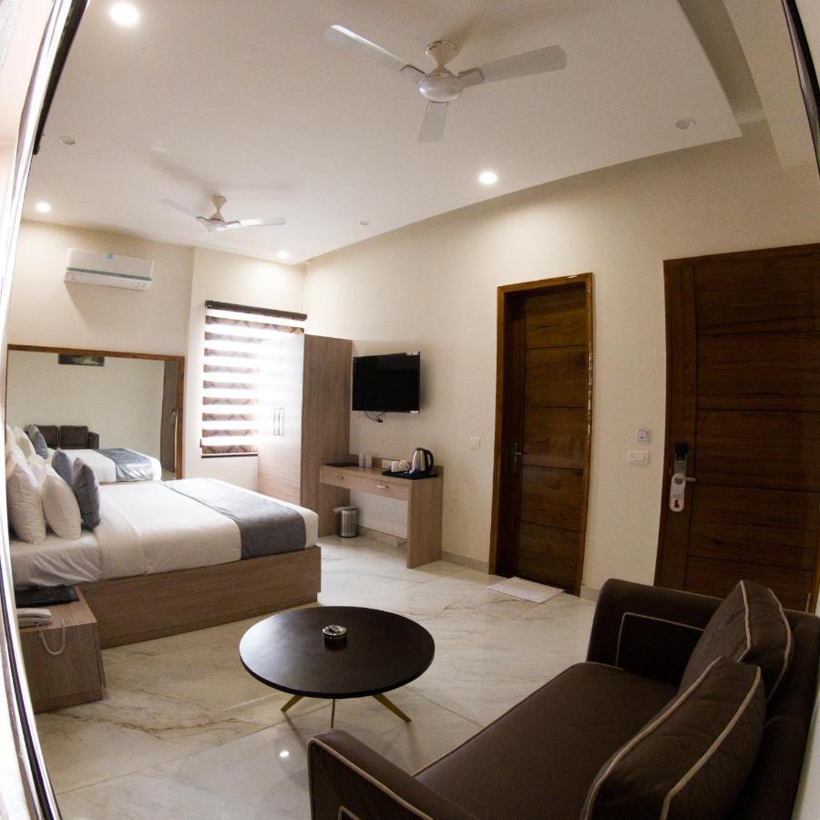 Rohtak Hotel Vishal Imperial מראה חיצוני תמונה