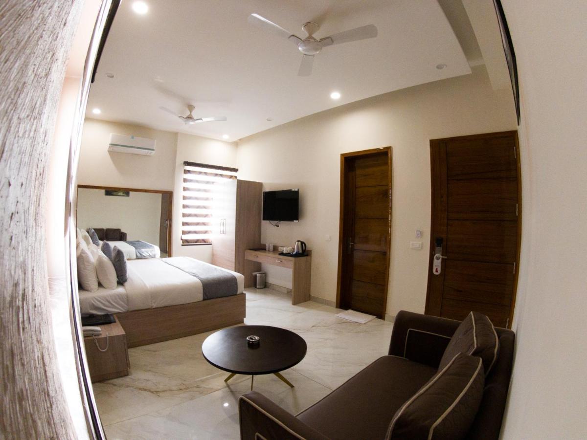 Rohtak Hotel Vishal Imperial מראה חיצוני תמונה